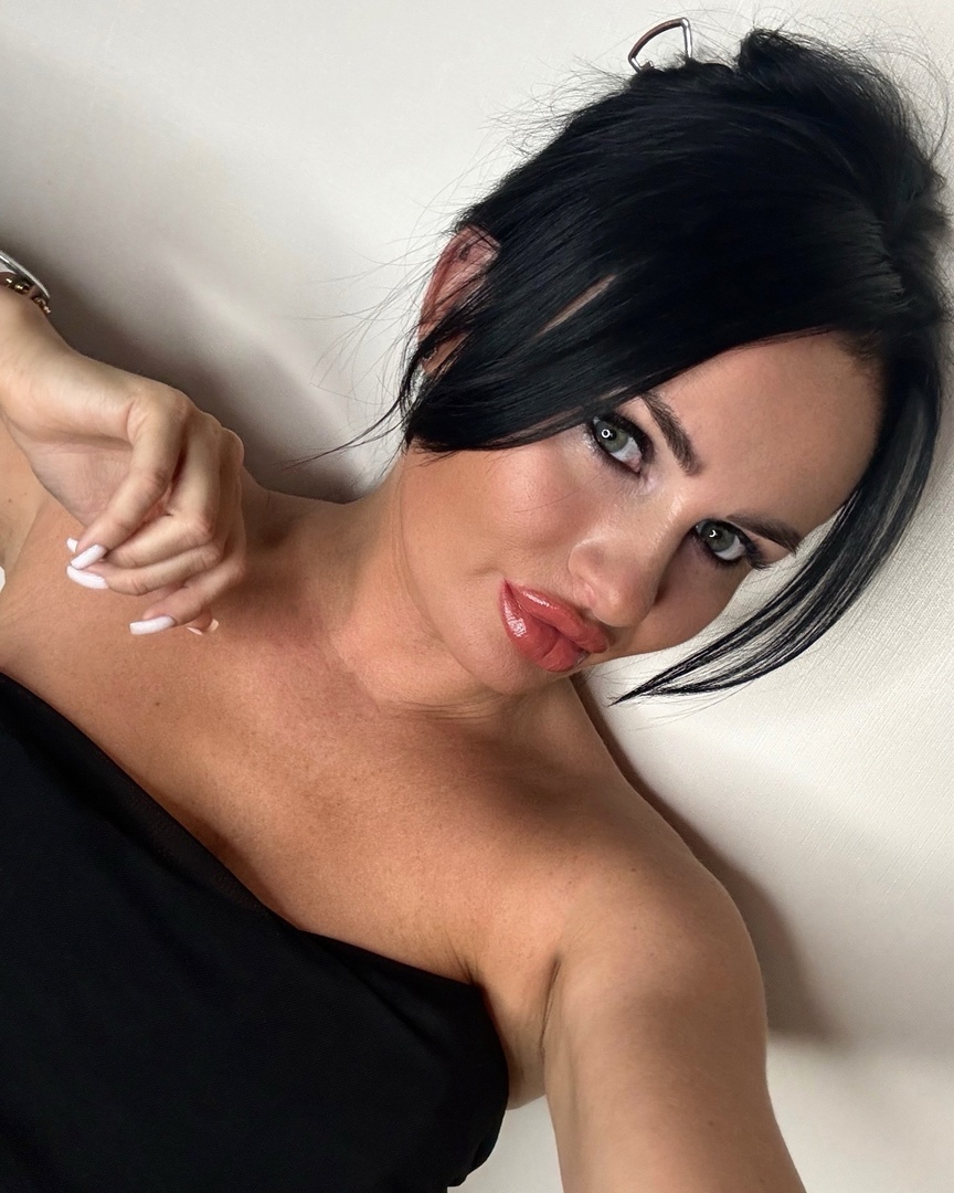 Полина проститутка интим салон Санкт-Петербурга у метро Крестовский Остров салоны шлюх Питера